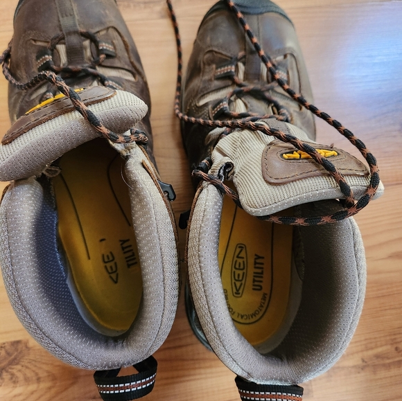 KEEN Men's Brown Hiking Boots - Picture 6 of 13